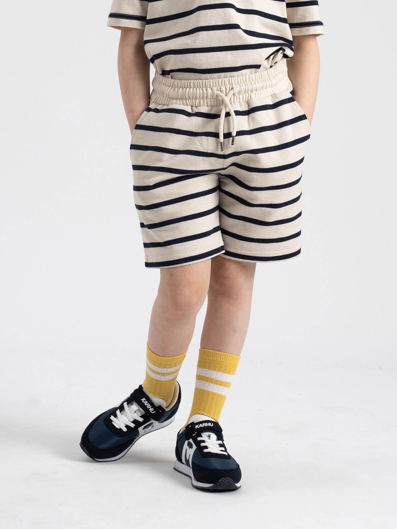 KDSHS_68_lasten_raidalliset_shortsit_001