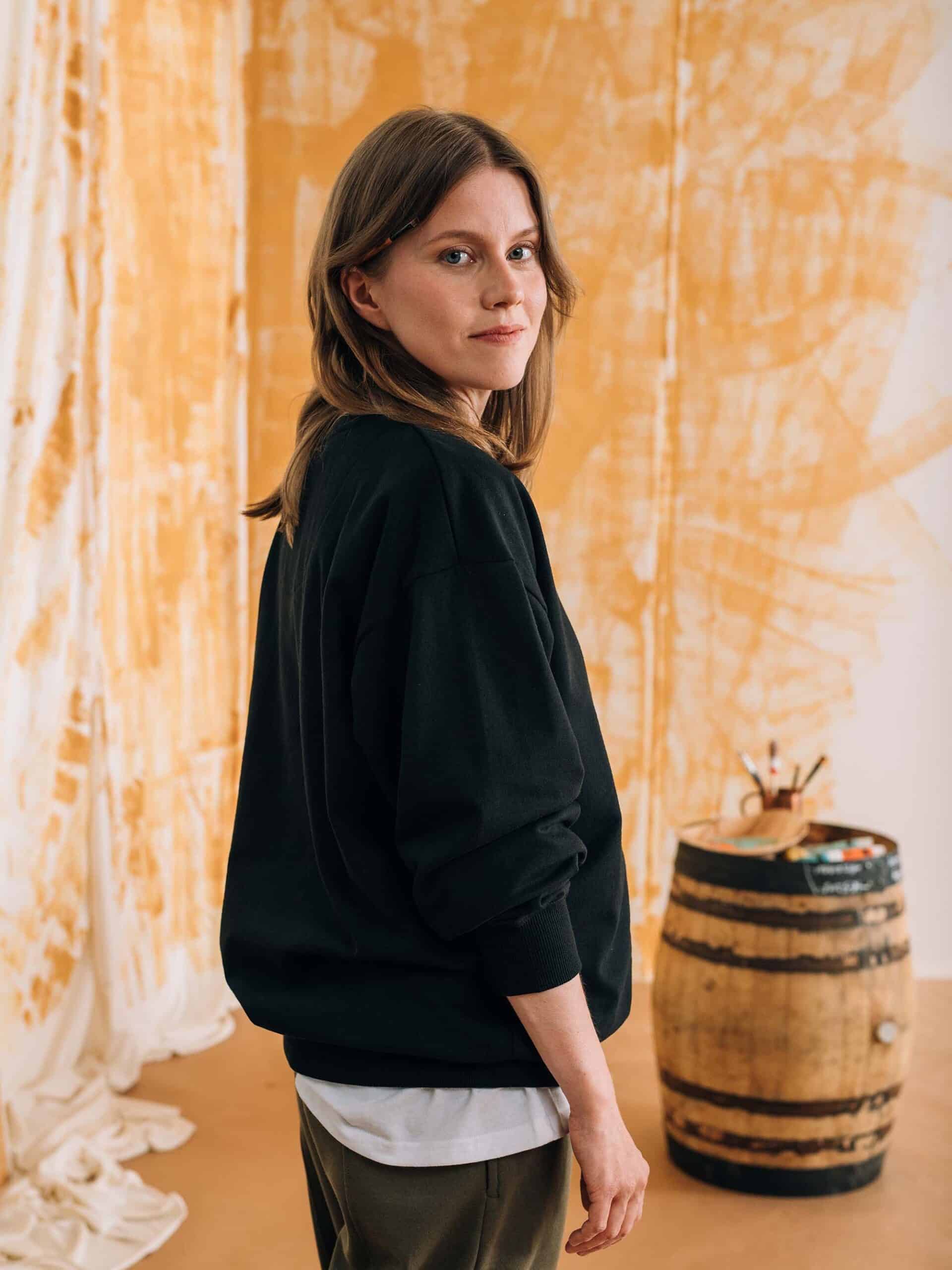 swo_99_pure_waste_loose_fit_collegepaita_musta_006