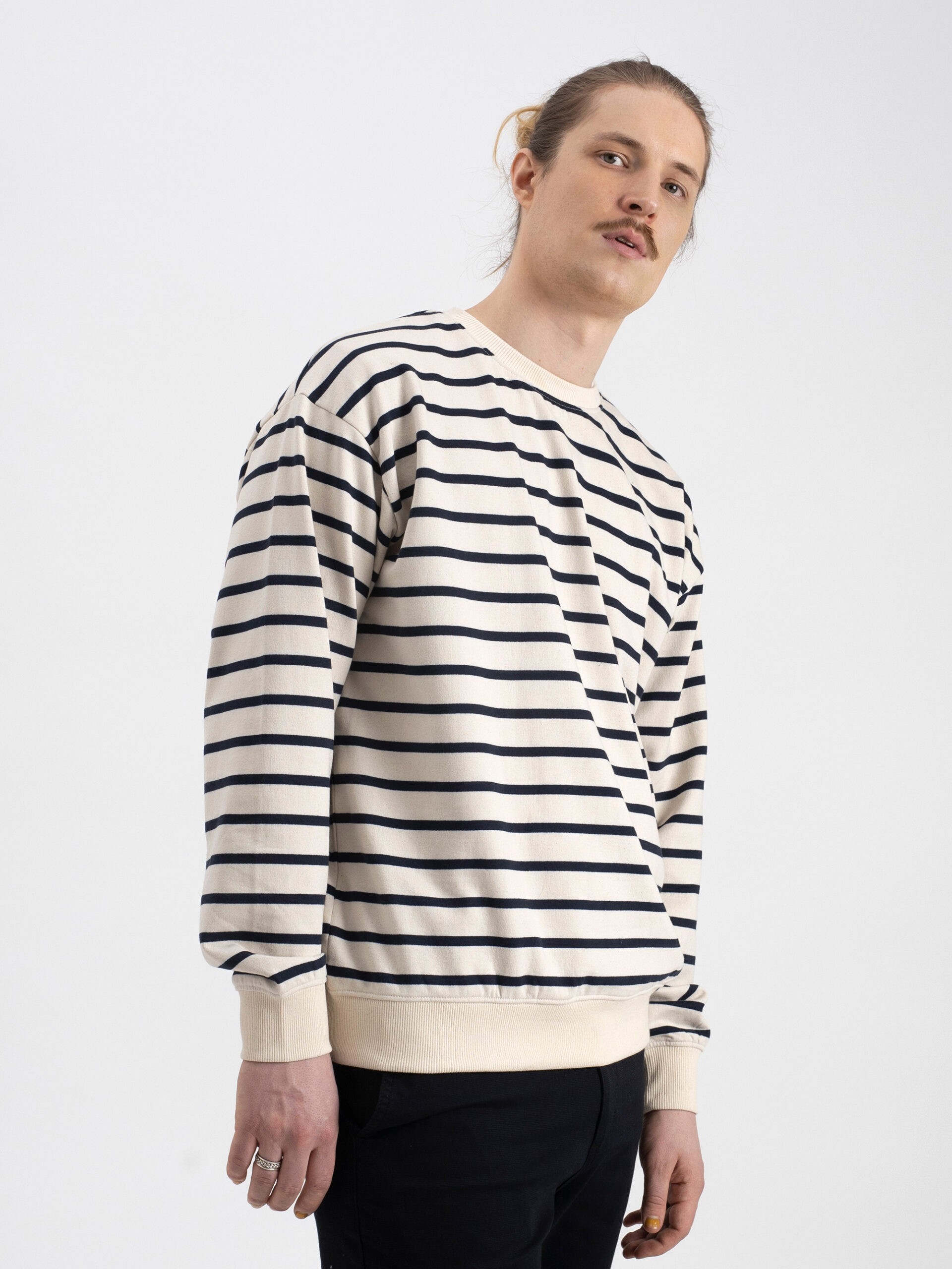 SWOS_68_pure_waste_raidallinen_loose_fit_collegepaita_001