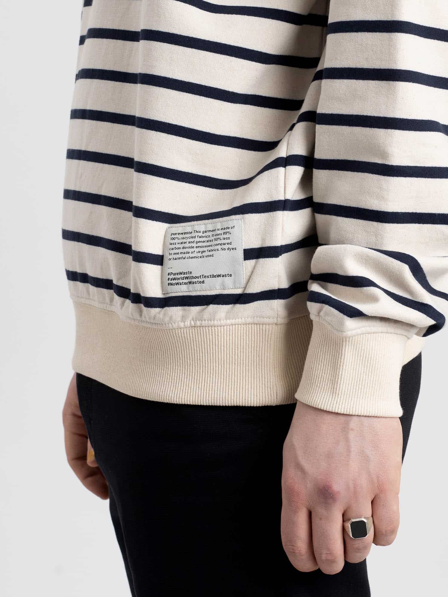 SWOS_68_pure_waste_raidallinen_loose_fit_collegepaita_003b