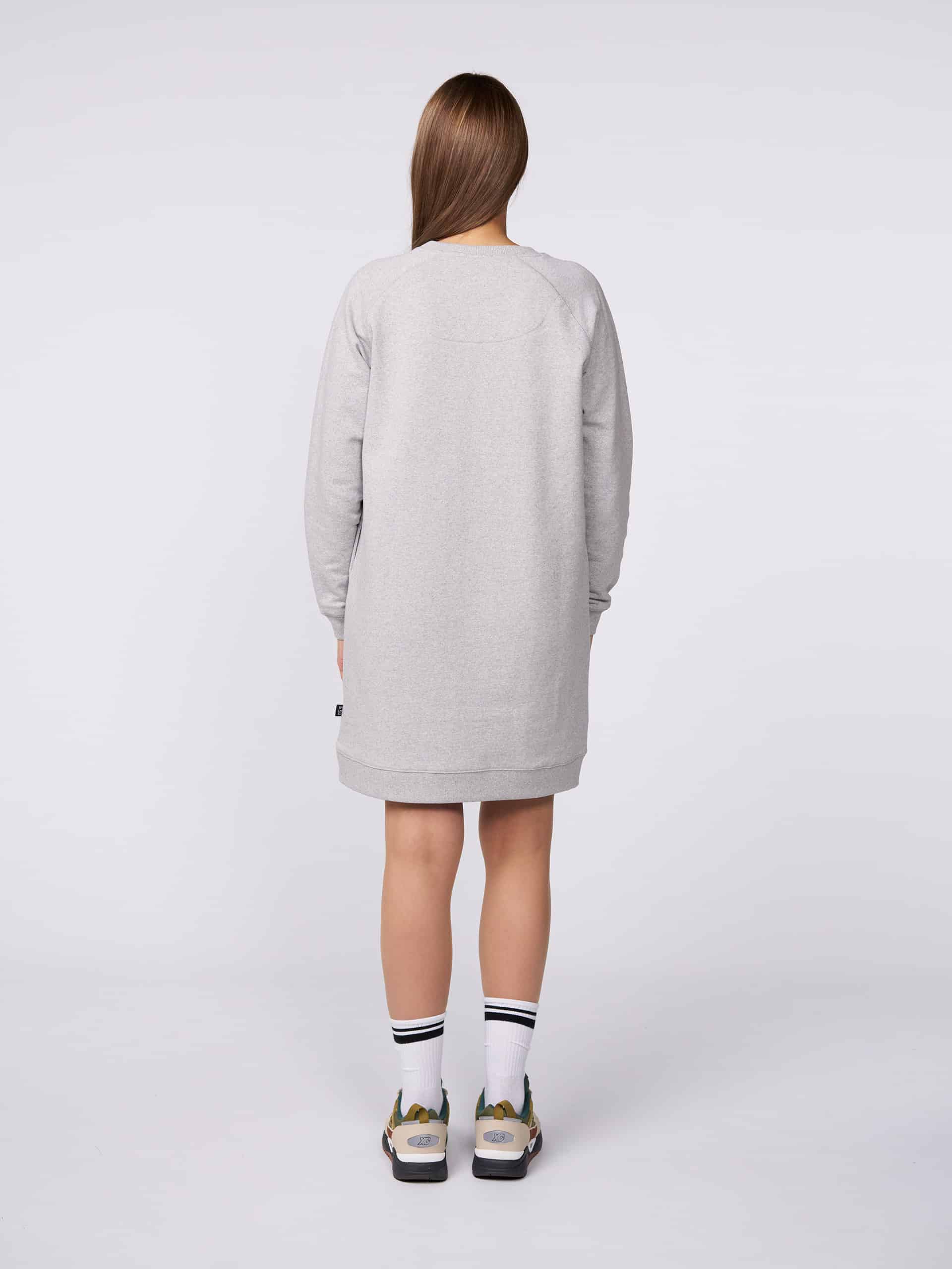 SWD92_purewaste_ Collegemekko_meleerattuharmaa_takakuva